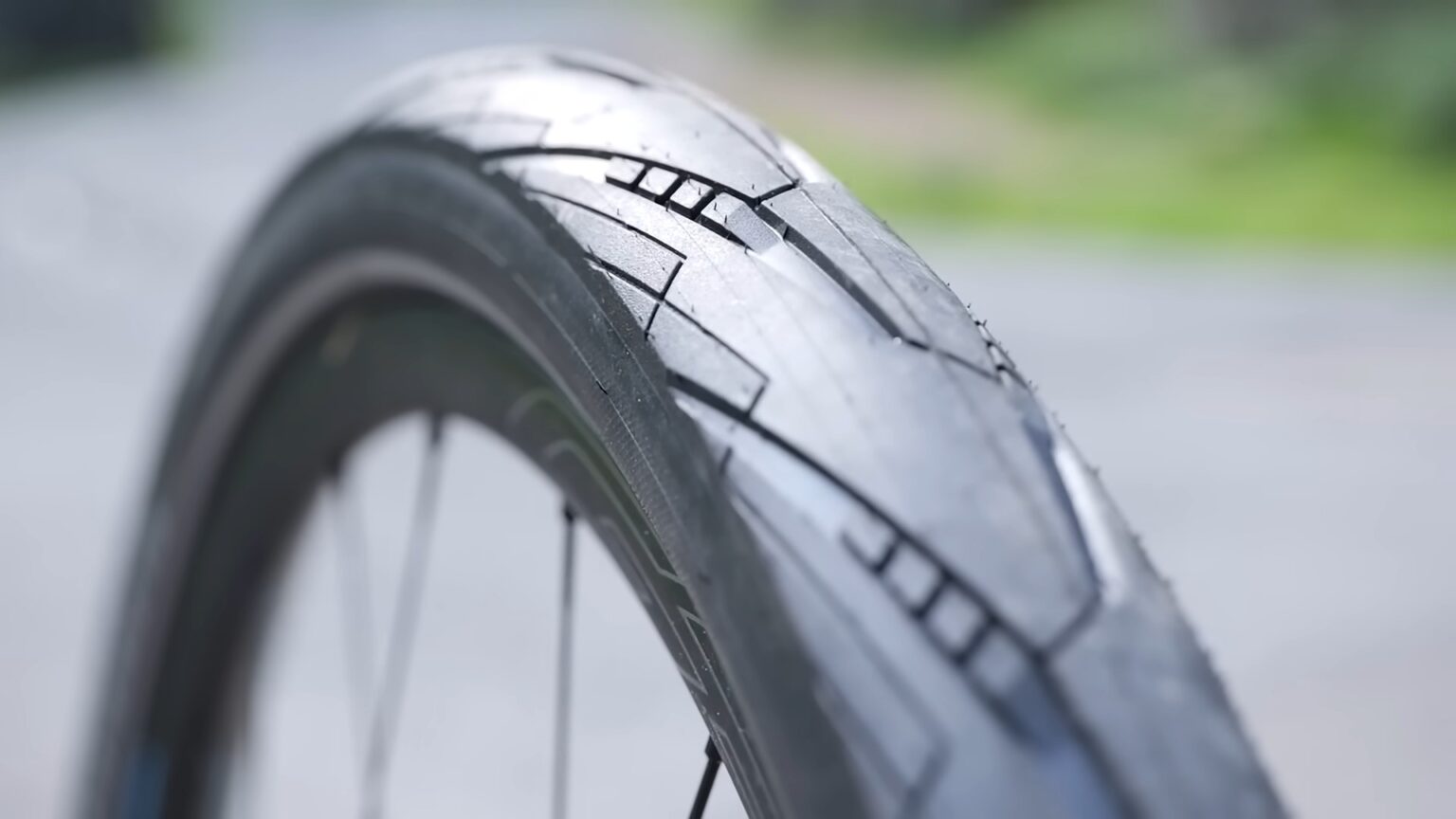 Are Wider Tires Better (7 Types Explained) - String Bike