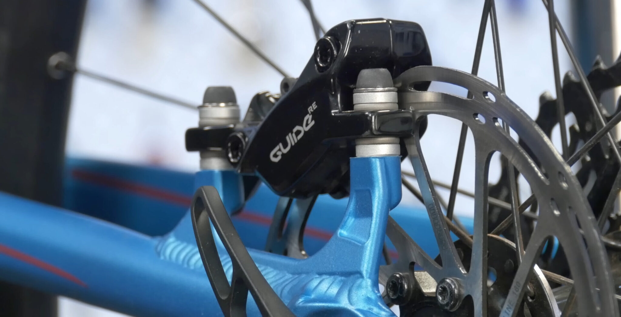 how to tighten hydraulic bike brakes